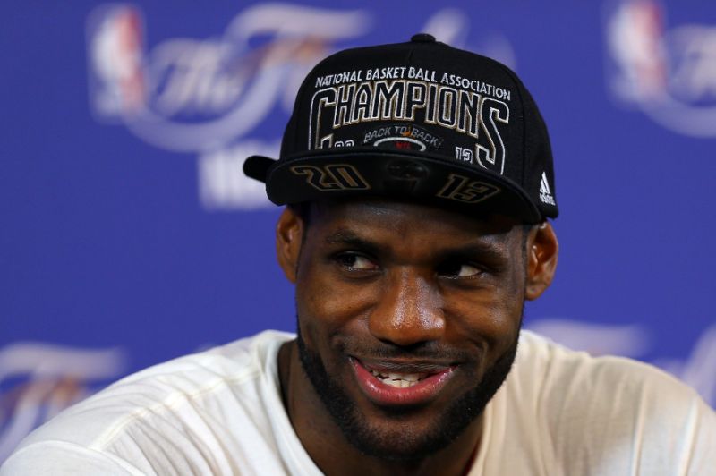 NBA star 'King' James endorses Clinton for president