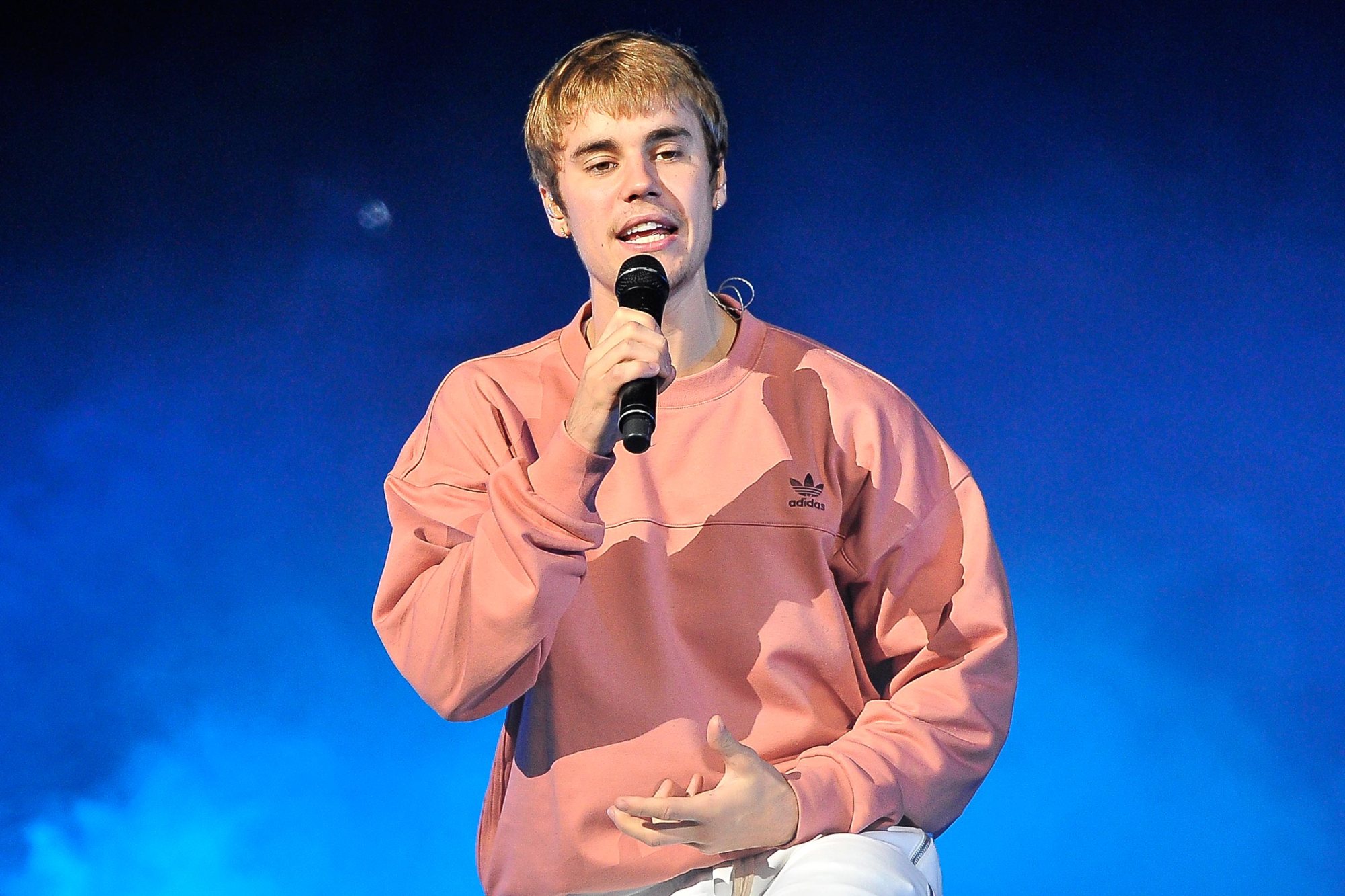 Justin Bieber joins Team Gretzky for NHL All-Star Celebrity Shootout