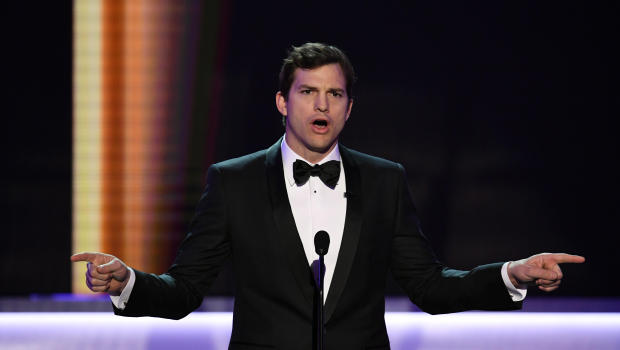 Ashton Kutcher opens SAG Awards with remarks on travel ban